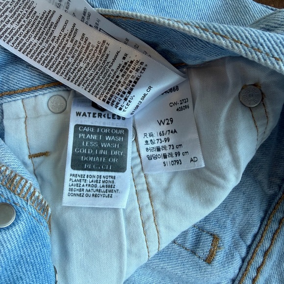 Women’s Levi's 501 Original Light Blue Denim Jean Shorts - Picture 6 of 6